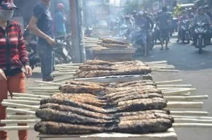 Ngày vía Thần tài tại sao cúng cá lóc nướng?